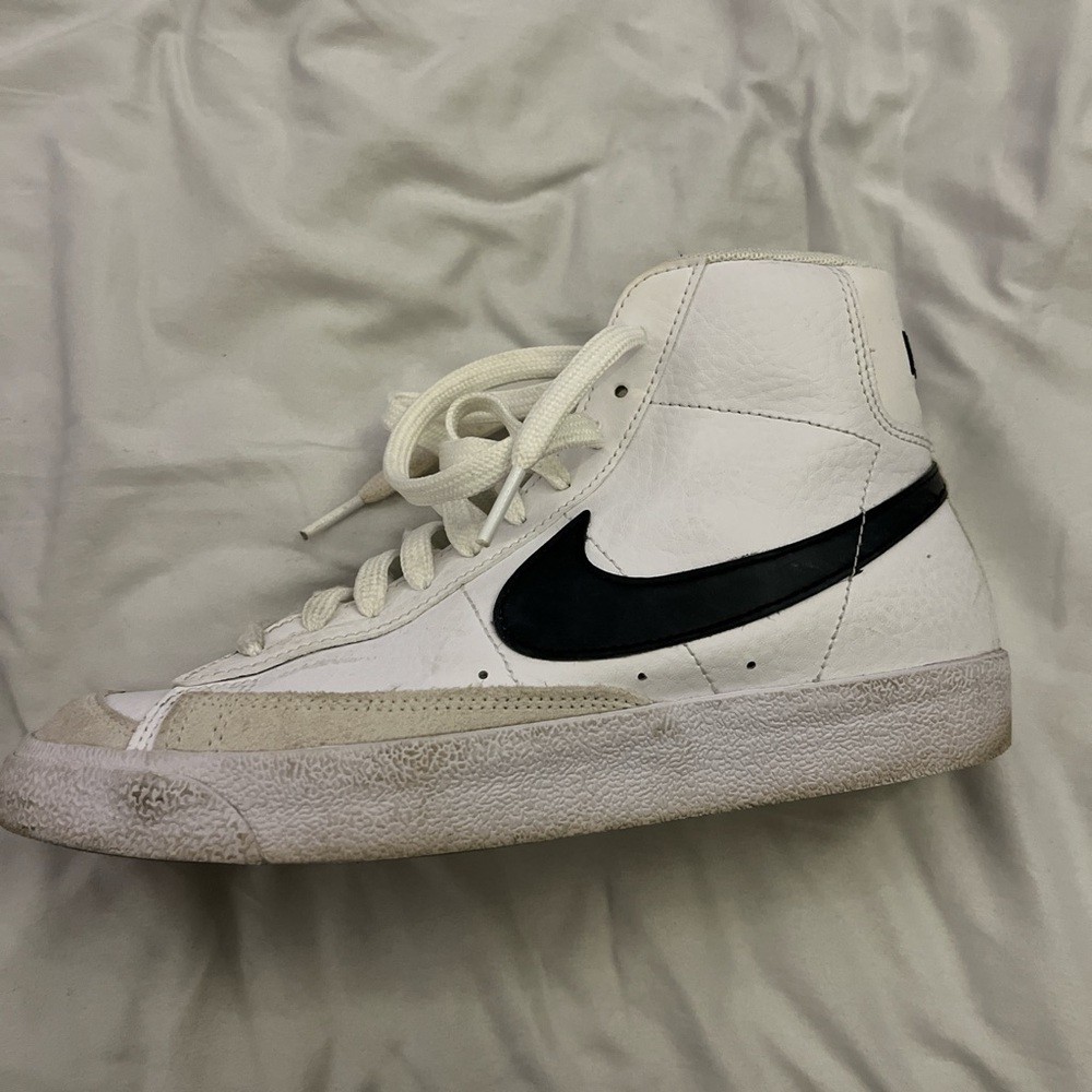 SOLD Women’s Nike Blazers